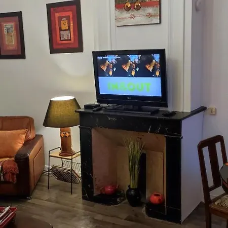 Au Quatre, 2em Etage Centre Historique Пезенас