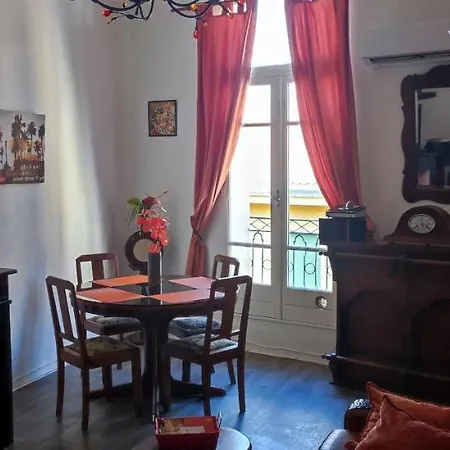 Tatil Evi Au Quatre, 2em Etage Centre Historique Pézenas