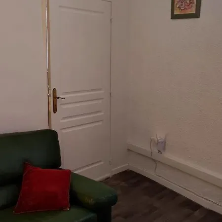 Au Quatre, 2em Etage Centre Historique Пезенас