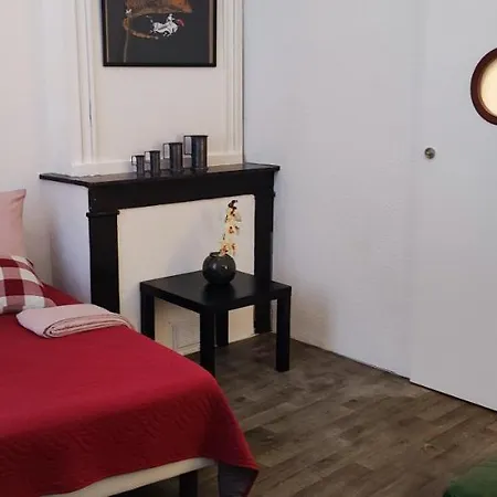 Au Quatre, 2em Etage Centre Historique * Пезенас