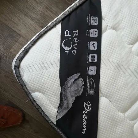 Au Quatre, 2em Etage Centre Historique * 뻬제나