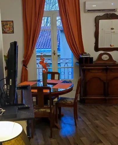 Au Quatre, 2em Etage Centre Historique Дом отдыха *