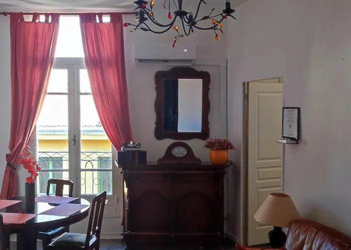 Au Quatre, 2em Etage Centre Historique Dom wakacyjny *
