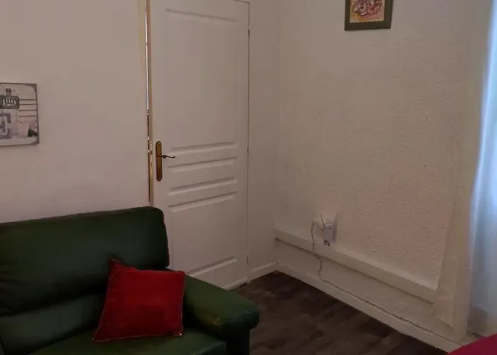 Au Quatre, 2em Etage Centre Historique Пезенас