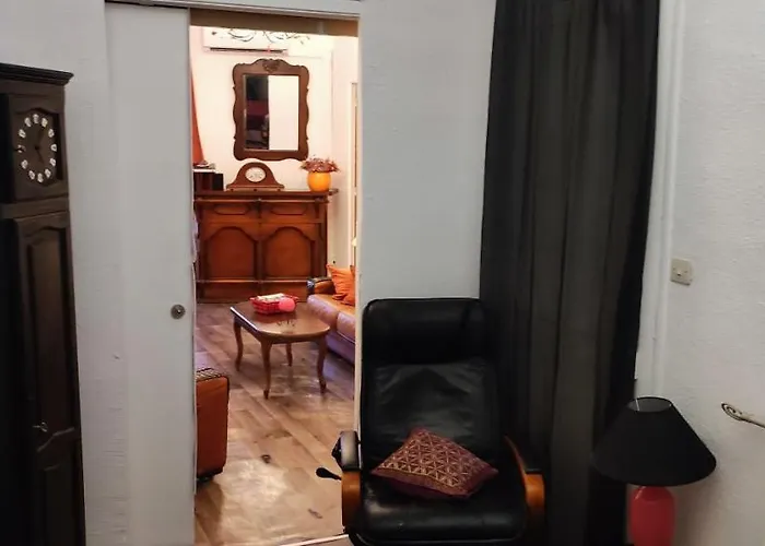 Дом отдыха Au Quatre, 2em Etage Centre Historique Пезенас