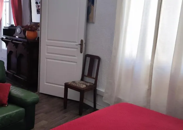 Au Quatre, 2em Etage Centre Historique Пезенас